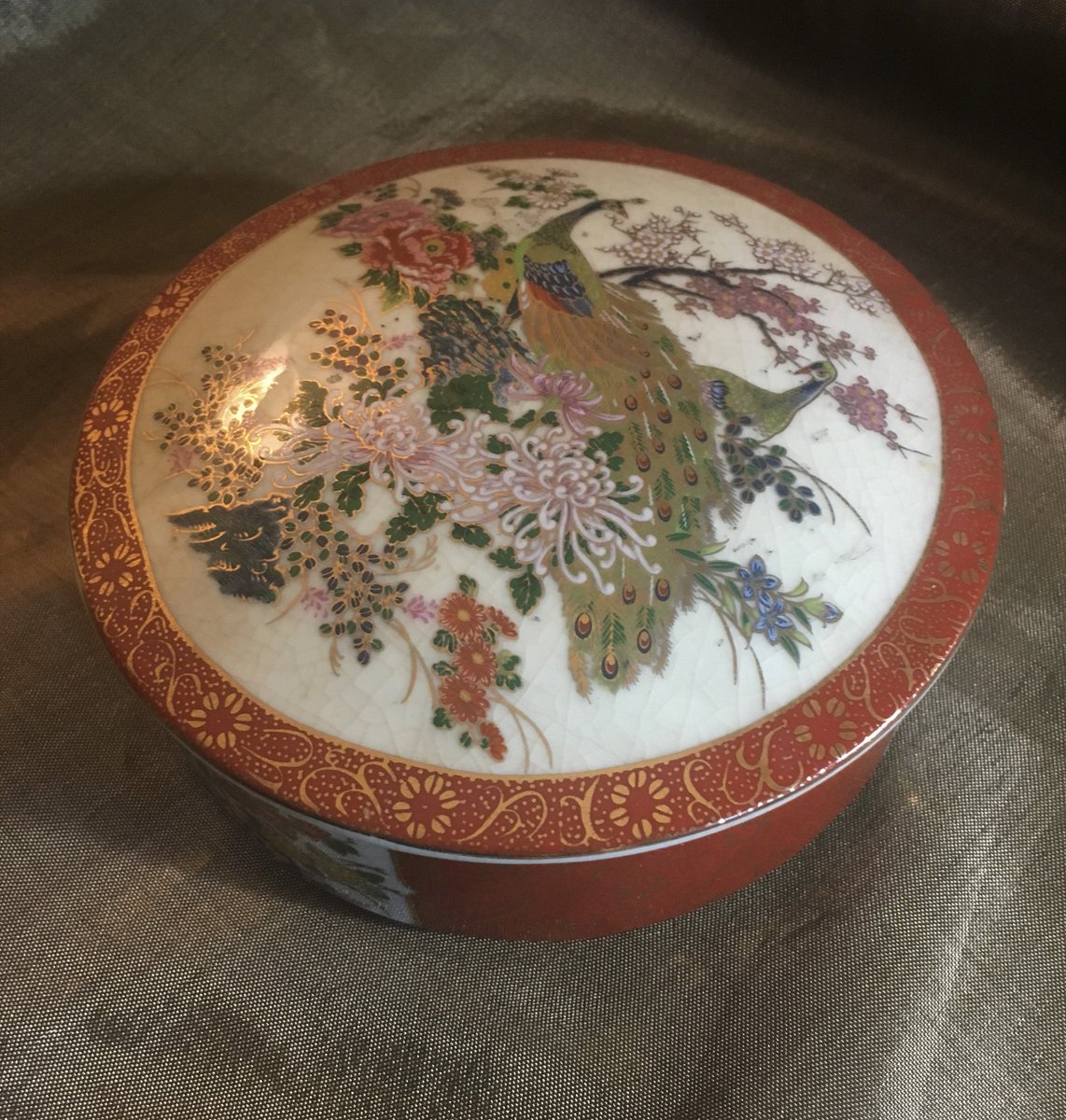 Japanese bowl with Exotic Hand Painted Bird of Paradise design, Japanese bowl with lid, Oriental candy dish, 5 inch Japanese bowl, Gold Rim tuppu.net/ad6d680a #Etsy #AntiquesAtlanta #vintage #AntiqueBowl