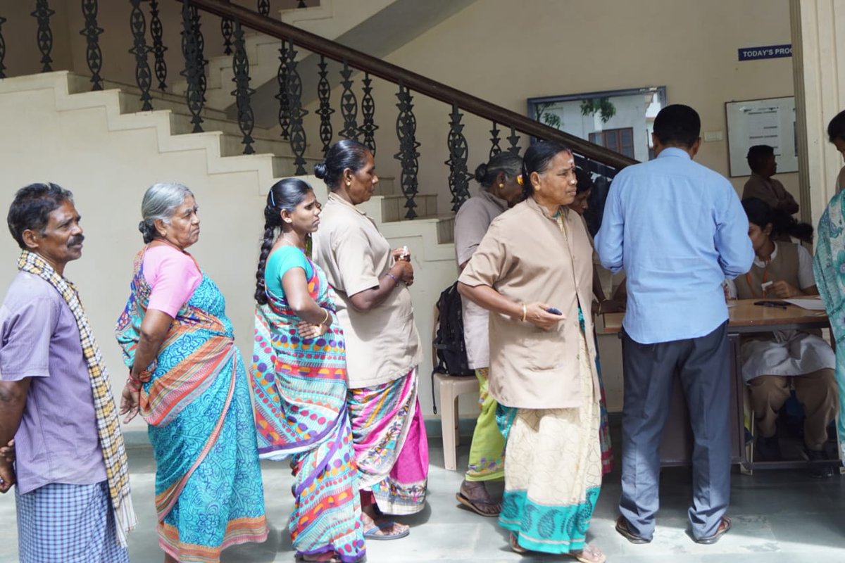 NSSChennai's tweet photo. Free Eye Checkup Camp and Eye Care Awareness programme at amrita university & jointly conducted by #Visionclub, #NSSChennai and Lotus Eye hospital Coimbatore, Tamil Nadu.
@YASMinistry l @_NSSIndia l @KirenRijiju l @RijijuOffice l @PMOIndia https://t.co/qmyKt7hD8h