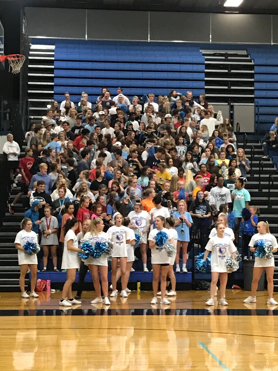 cvbearsvball1's tweet photo. Thanks to the amazing crowd that came out to see all 5 of our teams win tonight!! #wearecv https://t.co/ha15AvGDnp