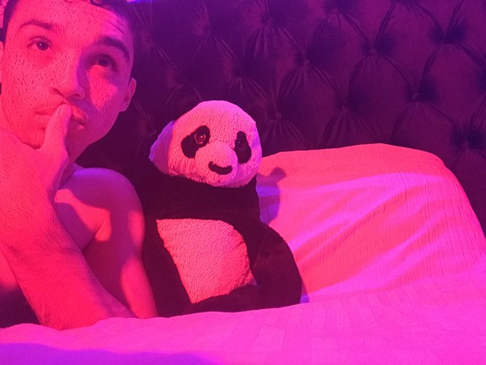Me and Peau watching #AHS #netflixandchill https://t.co/a7GuLcQJwa<a href="/tag/ahs"class="tags">#AHS</a><a href="/tag/netflixandchill"class="tags">#netflixandchill</a>