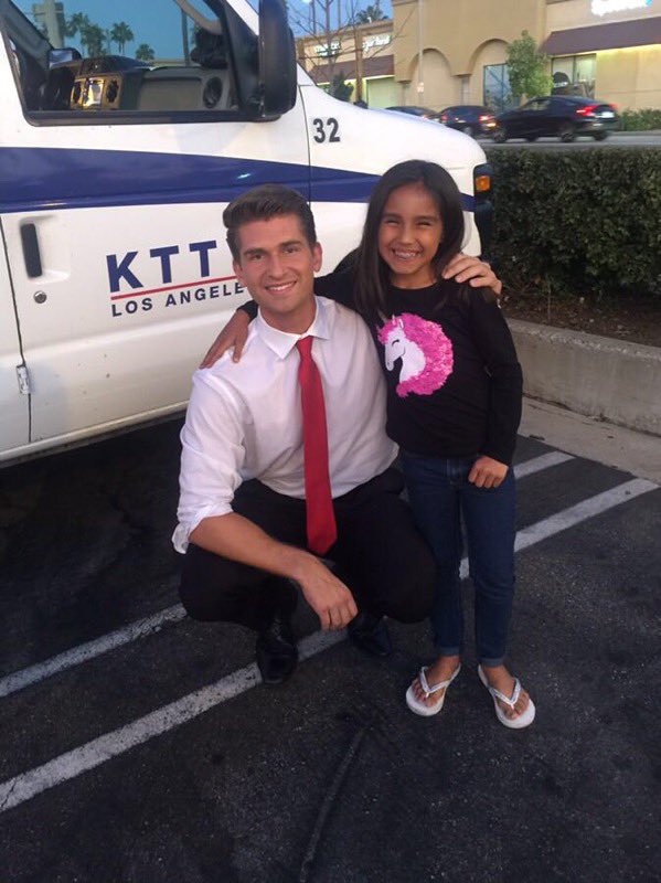 Bill Melugin on X: "Love meeting viewers of all ages! Angelina and her mom came up to us on our break to say they are huge fans! Such a sweetheart! @FOXLA https://t.co/rea0eyXDUE" /