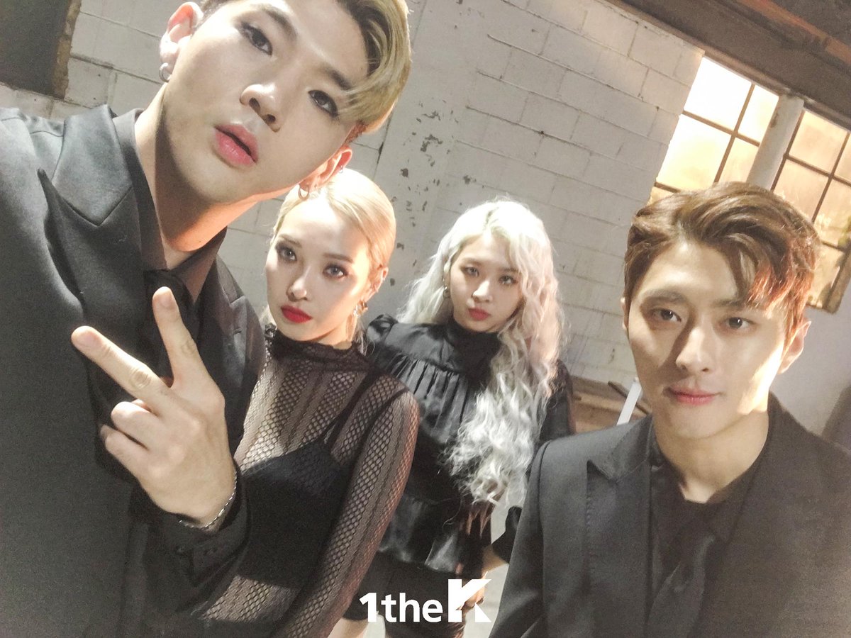 1theK's tweet photo. ���든카드를 위한 수트댄스 히든셀카 투척!📸 역시 셀카도 킹카퀸카...★ #KARD #DumbLitty @KARD_Official

#수트댄스 KARD 보러가기 👉 https://t.co/Yy8FB4YQRS https://t.co/DVpt1jH16z