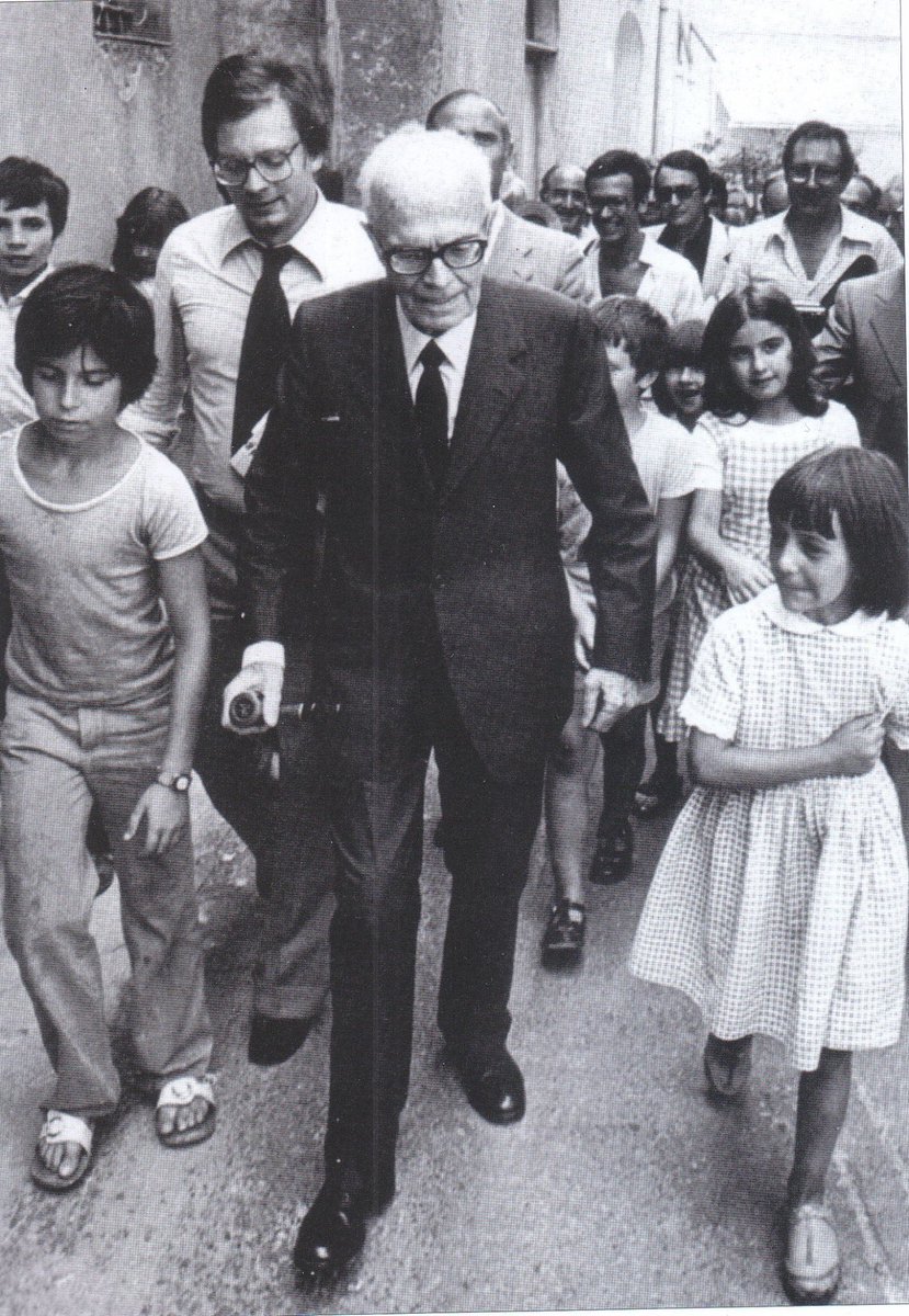 DaniBailo's tweet photo. I giovani non hanno bisogno di prediche, i giovani hanno bisogno, da parte degli anziani, di esempi di onestà, di coerenza e di altruismo.
Sandro Pertini (nasceva il #25settembre 1896) https://t.co/VPjSCTSPOJ