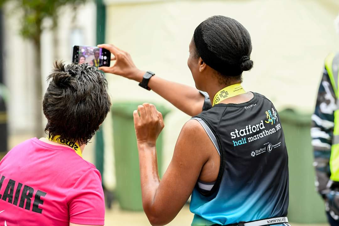 WendyLoves2Run's tweet image. Lights Camera Action. Another 10k completed on Sunday in a respectable time of 56.05. Now to work on my half marathon time. Sub 2 hours, here I come!