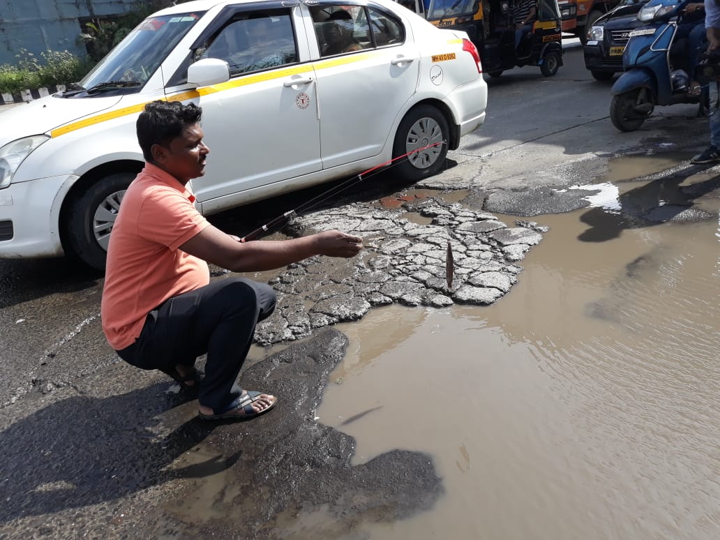 ShaikhRTI's tweet photo. Why go for fishing in the sea, When we can fishing in the Potholes of Mumbai road.

Our one more upcoming video on mumbai potholes will be posted Today a8:00PM @PotholeWarriors
 @RoadsOfMumbai @mymalishka
#Foshingonpothole #Pothole #Potholekiller 
#Mumbairoad #Fishing #MGCM #BMC https://t.co/axZUfyYzZi