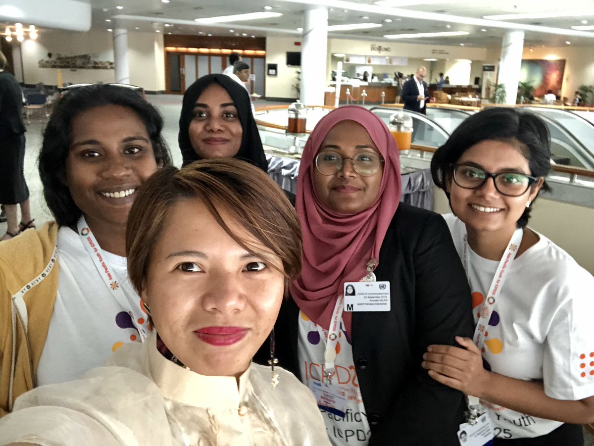 Meaninful discussions on #SRHR and #SheDecides with these amazing #youthchampions from #Maldives and @riphco @AminathAzlifa @_pooja9012 at the pre-Nairobi Summit, #AsiaPacific #ICPD25 

Hello @alain_baetens! ❤️