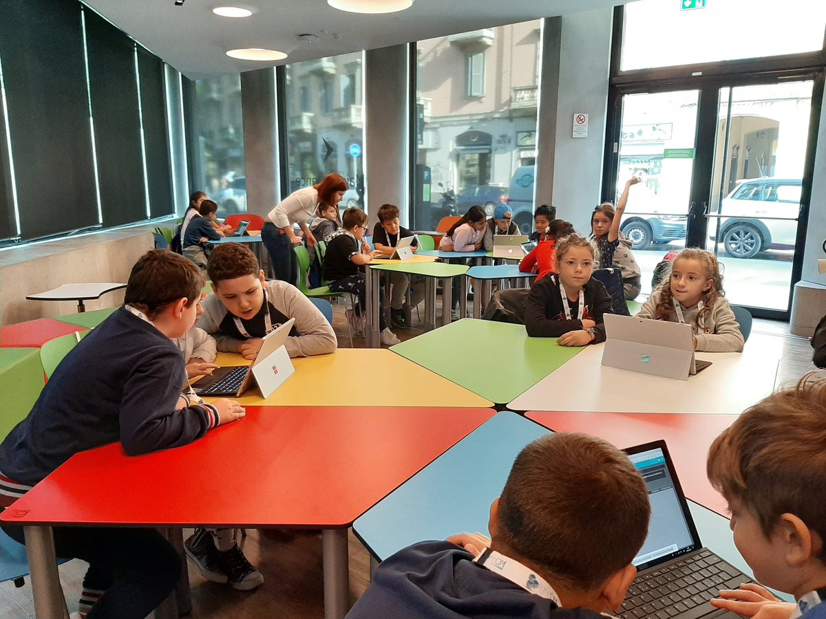 Riaprono le porte dell'#AIClass di <a href="/microsoftitalia/">Microsoft Italia</a>! Oggi formazione su #Minecraft, con primo approccio all'#IntelligenzaArtificiale. 
#AmbizioneItalia
<a href="/fmdigitale/">Fond. Mondo Digitale</a>