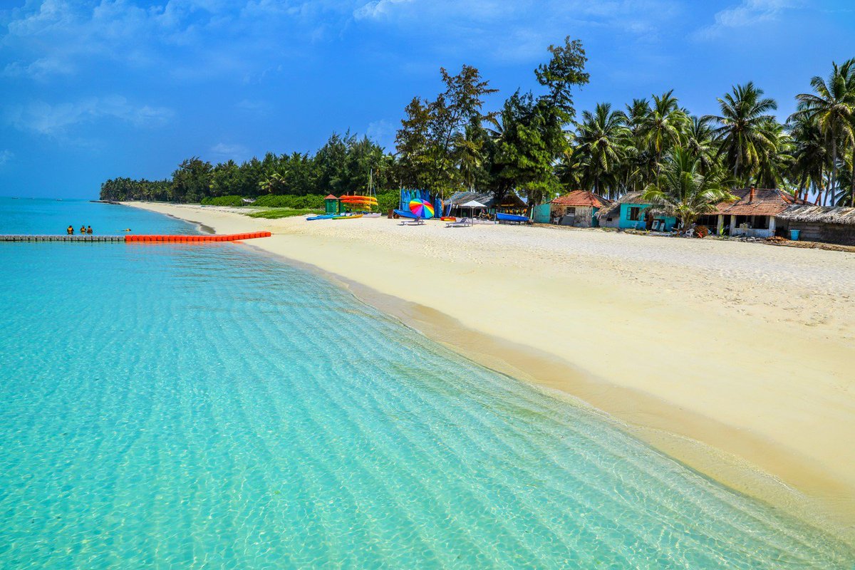 TourMyIndiaa's tweet photo. Blue sea, unspoiled beaches, exotic islands, explore the alluring LAKSHWADEEP ISLAND 😃
#tourmyindia #southindia #southindiatourism
*
#WednesdayThoughts #WednesdayWisdom #WednesdayMotivation #wanderwednesday #travel #travelindia  #explore #india #travelling https://t.co/u6mSCHjeDd