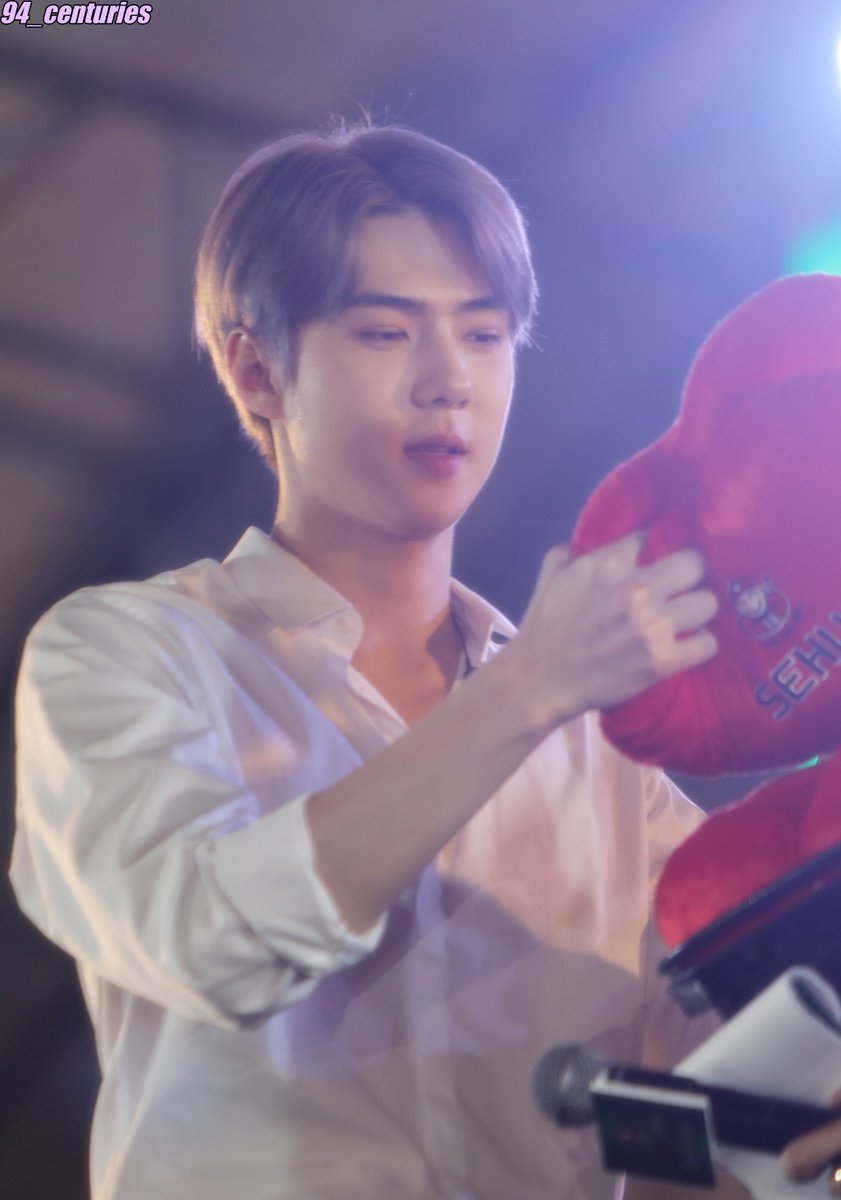 94_centuries's tweet photo. 190923 TaokaenoiXsehun2019 #TaokaenoiXSEHUNfirstinBANGKOK #SEHUN #oohsehun #EXO #세훈 #오세훈 #엑소 https://t.co/uZjg3LR1Qd