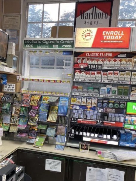 MattFromSMM's tweet image. On the right you have a product that kills 480k a year. (Over 9,300 yearly in MA)

On the left you have empty shelves where 95% safer nicotine vapor products used to be. 

No one has died from any type of vapor product in Massachusetts.

Solid policy @MassGovernor