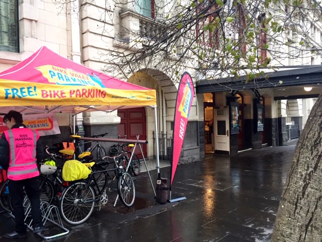 BikeAKL's tweet photo. It’s a rainy old night in Auckland, but those who arrived by bike got to ride straight to the front door!  Check out our VIP Bike Valet parking at the Town Hall for #AucklandConversations with the @NZGBC. 🌧💚🏰🚲😊 https://t.co/hG0t7pT4wR