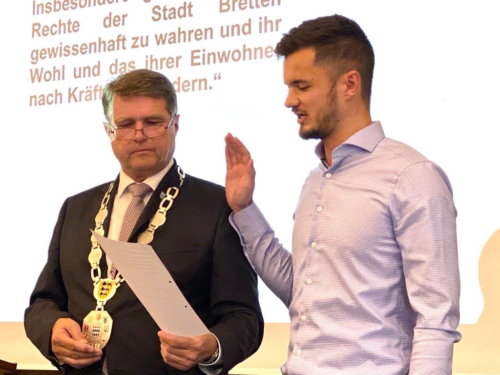 elscamp94's tweet photo. Gestern Abend wurde ich bei der öffentlichen Gemeinderatssitzung nachträglich von @OB_Bretten Martin Wolff als Stadtrat verpflichtet. Ich freue mich auf ereignisreiche 5 Jahre! @FDP_Bretten @KaiBrumm https://t.co/0X06usMyYF