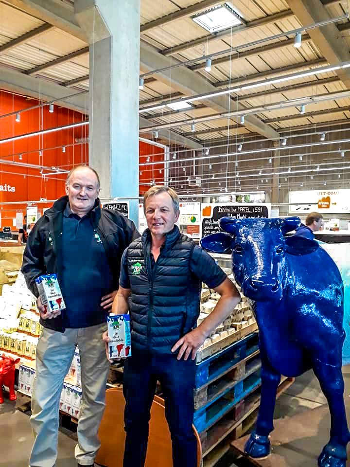 Fairefrance's tweet photo. 🥛😍😉 Superbe animation récemment chez #Otera #Illies où vous trouverez sans aucune difficulté #LeLaitEquitable @Fairefrance au format brique ! Chers Consom'acteurs du coin, n'hésitez pas à vous y rendre 🥛😍😉 https://t.co/mNPxeVqxfJ
