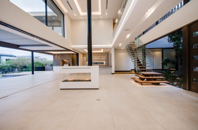 hharc's tweet photo. Steyn City, Johannesburg | Picture courtesy of Sotheby’s International. #architects #architecturalphotography #luxuryhomes #residentialarchitecture #housesforsalesteyncity #hugohamityarchitects #doublevolume #fireplace https://t.co/Zuq8wTWoHk