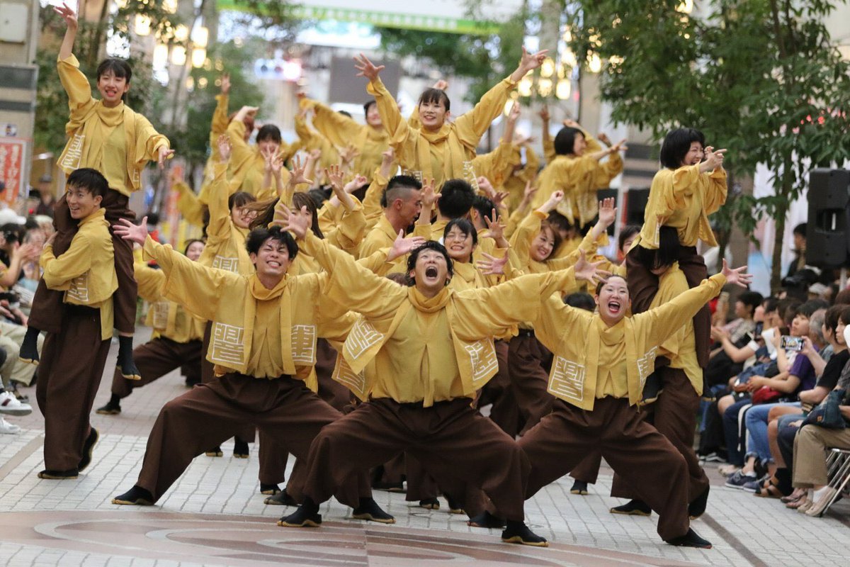 ARTISANCLOTHIN2's tweet photo. 第19回にいがた総おどり祭り
「響連」様の衣裳を製作させていただきました。ドレープ感の綺麗な『ヴィーナスデシン』という独特な素材で作ったトップスと羽織りは、振りとの相乗効果でとても美しいフォルムを描きます。
※新潟総踊り祭り実行委員会
#にいがた総おどり祭り #響連 #ARTISAN_CLOTHING https://t.co/gzm1SDFFpW