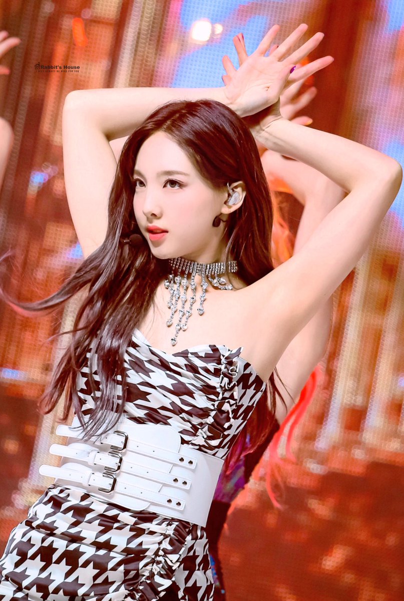 RH950922's tweet photo. 190923 쇼케이스
✨✨나의 shining night 
네가 있어 난 다시웃어☺️Feel so special
#나연 #NAYEON #ナヨン
#트와이스  #TWICE  #トゥワイス https://t.co/gnPiiBsnEs