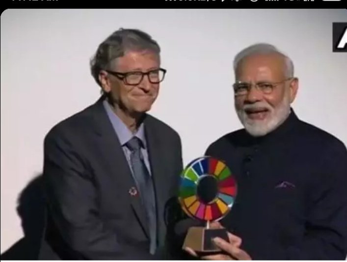 SourabhTakia's tweet photo. PM Narender Modi receive the 'Global goalkeeper Award' for the 'swachh bharat' campaign from the bill and melinda Gates Foundation. PM Modi said that the honour is not mine but of the crores of indian who not only fulfilled 'Swachh bharat' dream but also made it a part of daily.. https://t.co/gleCt0W7dA