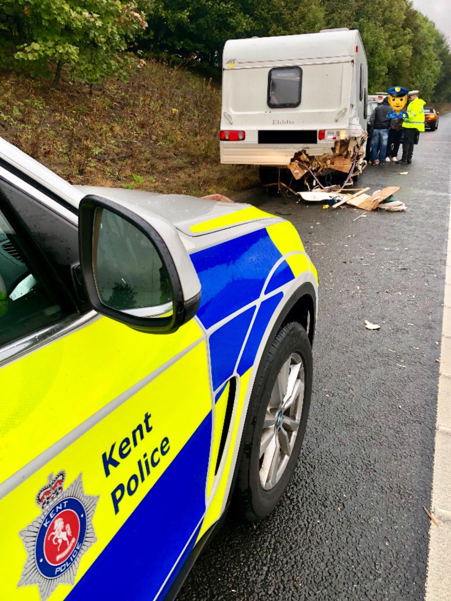 KentPoliceRoads's tweet photo. We are currently at the scene of a minor RTC on the M20 coast bound between jct 10-11. @HighwaysSEAST on scene, all vehicle now to hardshoulder and all lanes running. Delays for a short time. #DriveToTheConditions #UseLeftLane DS https://t.co/L40cyj5BjA