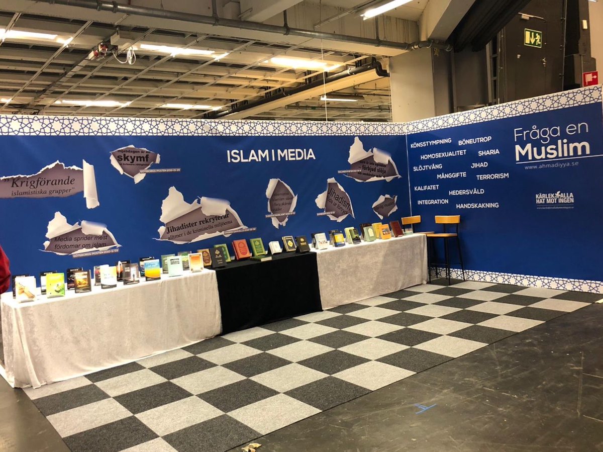 AhmadiyyaSWE's tweet photo. Församlingens monter står redo inför morgondagens öppnande av Bokmässan. Vi välkomnar alla besökare till C05:46!
#FrågaEnMuslim #IslamIMedia #svpol https://t.co/9eicSWk8yE
