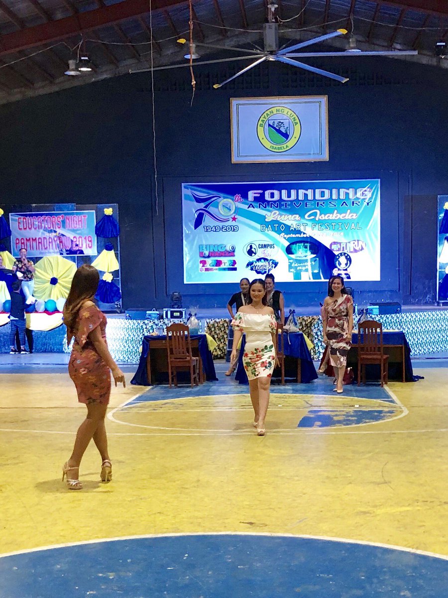 charleenramones's tweet photo. When they both displayed their sultry walk...

And me?🥶😨 Stiff!😅
#Luna@70 #EducatorsNight👩🏻‍🏫 https://t.co/WypTCBbt0g