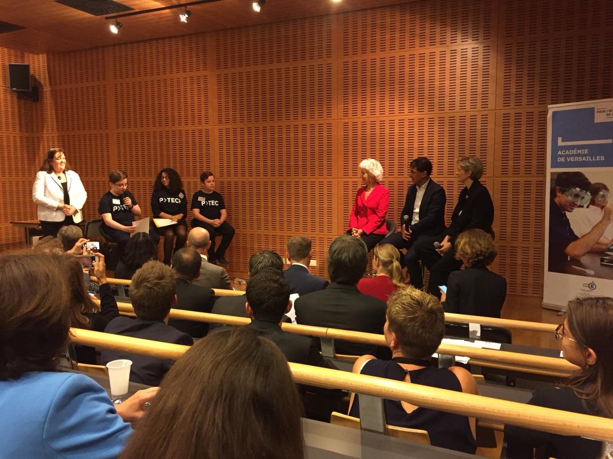 Les élèves <a href="/LycLaTournelle/">Lycée La Tournelle</a> animent la table ronde et interrogent  <a href="/nsekkaki/">Nicolas Sekkaki</a> .<a href="/IBM_France/">IBM France</a> , <a href="/mccapobianco/">M-C Capobianco</a> <a href="/BNPParibas/">BNP Paribas Group</a> , et <a href="/fabiennedulac/">Fabienne Dulac</a> <a href="/Orange_France/">Orange France</a>  sur leur engagement &amp; motivitation àêtre partenaire P-TECH
@PTECHNETWORK @EducationFrance