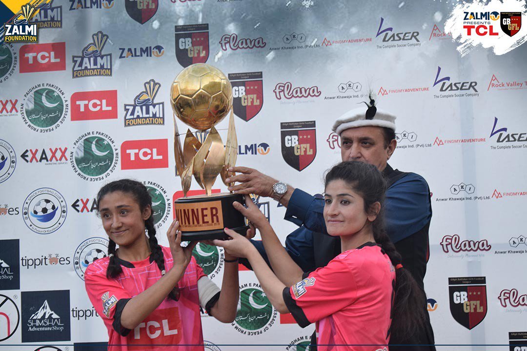 PeshawarZalmi's tweet photo. .@TvZalmi presents @TCLPak @gbgfl was a huge success. Chipursan were crowned the Champions. 🏆 We would like to thank all those involved in making it a huge success. 🌟  

Episodes of the event will be releasing soon. 📺

#YellowStorm #TCLGBGFL #HumZalmi https://t.co/MV6ZuNd1J0