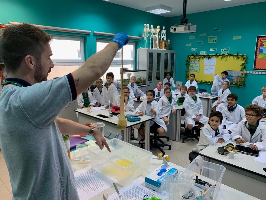 We have had great fun in Year 4 Science focussing on the human digestive system. We recreated the digestion process with some messy results! Here is 4E demonstrating. #DIAYear4 #dreaminspireachieve