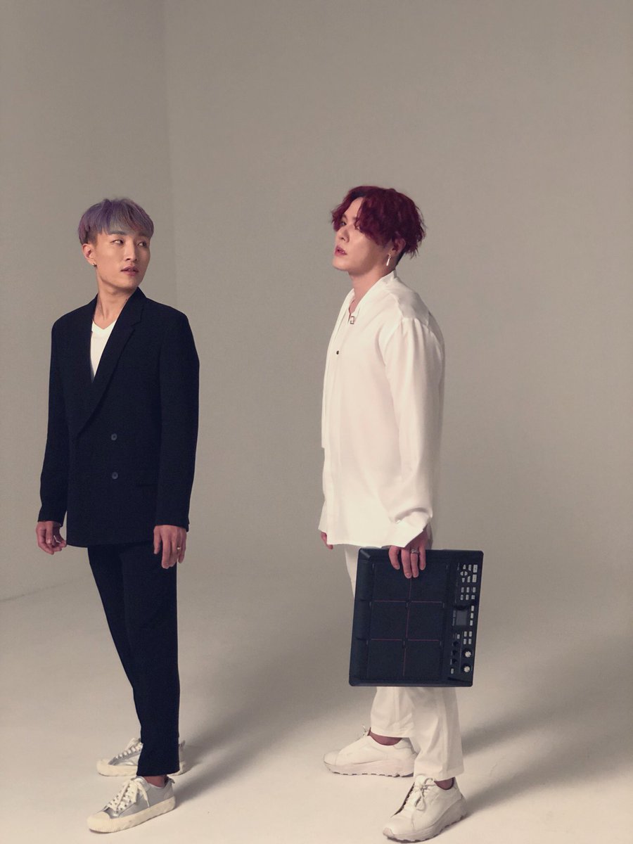 RealslowCompany's tweet photo. [#레드브레인]
레드브레인 프로필 촬영 현장
-
포즈 안 나오는 멤버에게는 집중 코치 해주는 보컬+선배+대표님ㅋㅋ
-
#밴드 #레드브레인 #휘성 #Redbrain #리얼슬로우컴퍼니 #Realslowcompany #프로필촬영 #Profilepic https://t.co/PLk4lUTzKm