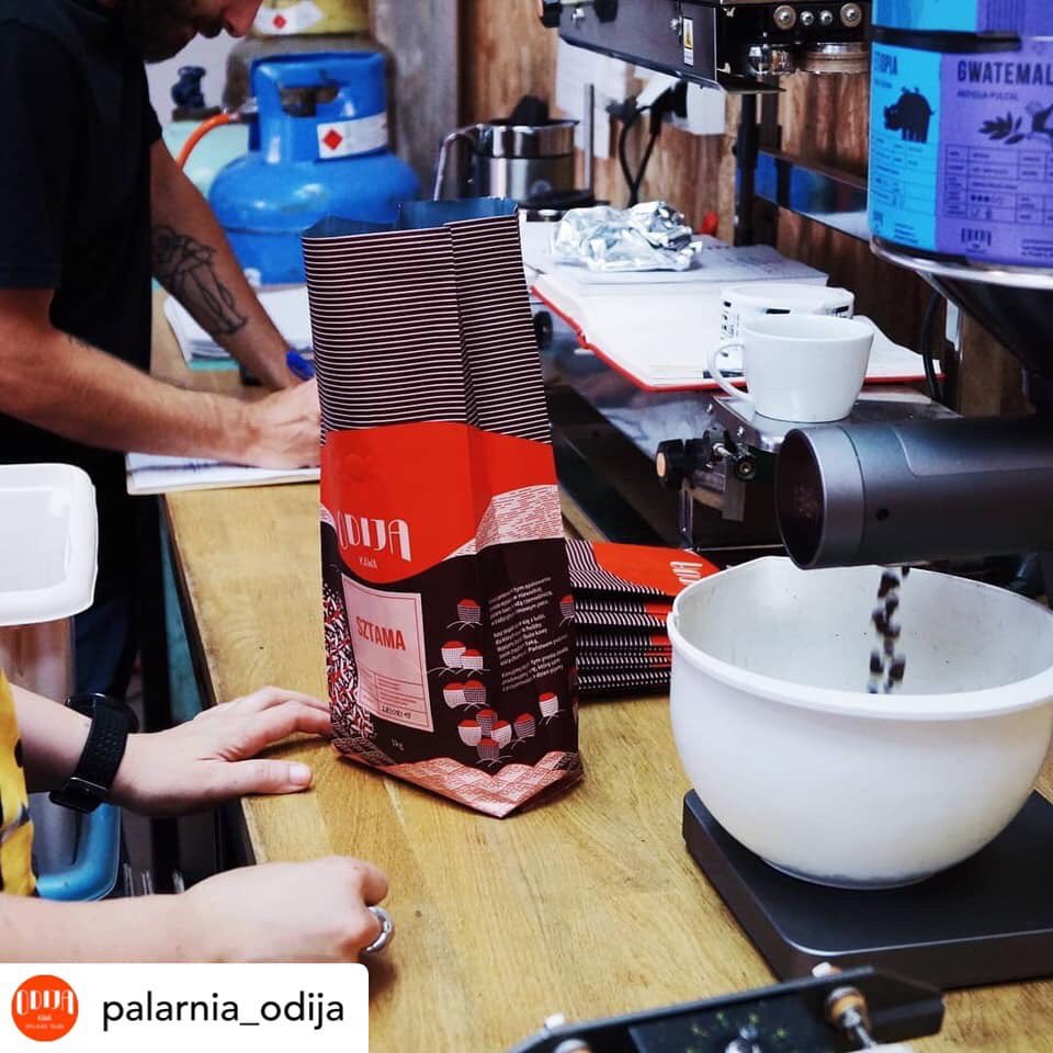 GenioRoasters's tweet photo. Check out what goes on in GENIO owners ODIJAβs roasting room in Poland. π΅π±βοΈ
πΈ Palarnia Odija
#GenioRoasters #Genio6 #GenioHeroes #GenioFamily #specialtycoffeeroaster #coffeeroasting #ProRoast https://t.co/AS4gNTHLSi