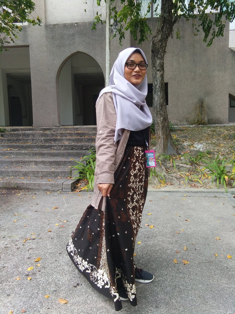 ainlels's tweet photo. Birthday gift all the way from Padang! 

Wear this today as a celebration of my upcoming birthday, thank you everyone yang puji cakap cantik hahahah setahun sekali je tu nak dengar orang puji ain cantik😂

#idontknowhowtopose 
#22soon https://t.co/NHBpUdu66w