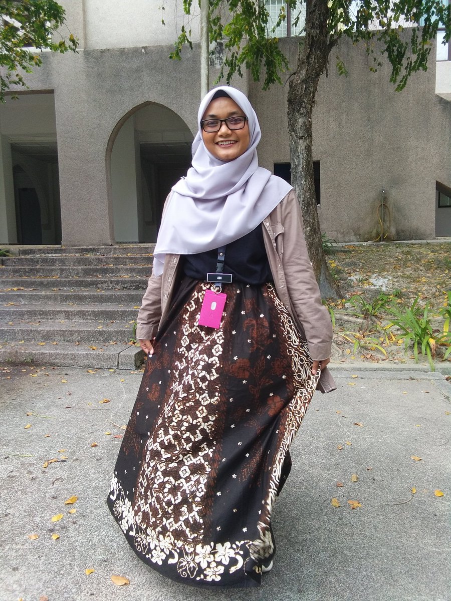 ainlels's tweet photo. Birthday gift all the way from Padang! 

Wear this today as a celebration of my upcoming birthday, thank you everyone yang puji cakap cantik hahahah setahun sekali je tu nak dengar orang puji ain cantik😂

#idontknowhowtopose 
#22soon https://t.co/NHBpUdu66w