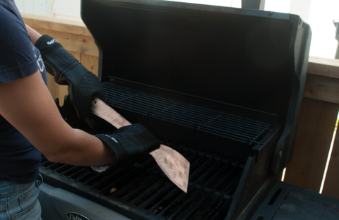 FruxHomeAndYard's tweet photo. Did you know that you can use the oven mitts to clean out a freezer full of hard ice? Check out our September Entertaining Guide to learn more. https://t.co/QXV43XrIxZ

#ovenmitts #hacks #kitchen #fruxhomeandyard https://t.co/XqONhS1PX2