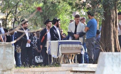 Njatatv's tweet photo. "Even as we stand here, many of the ones responsible for Tob's death are here in sheepskin, believe you me, your days are also numbered."- Sarah Wairimu, the widow of the slain Dutchman Tob Cohen during his burial on Tuesday at the Jewish Cemetery in Nairobi. https://t.co/FFEAmlK6Ez