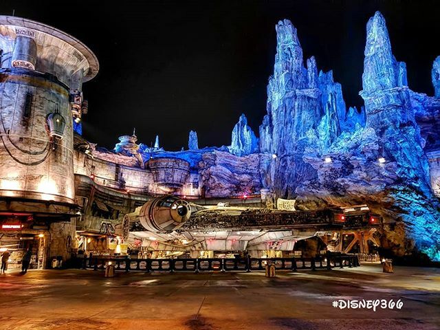 Disney366's tweet photo. Day 2824: #MilleniumFalcon is all #TuckedIn for the #Night at #DockingBay5.
#Disney366 @@Disneyland @@DisneylandToday ■ *
LOCATION:
#MilleniumFalconSmugglersRun #BlackSpireOutpost #Batuu #StarWarsGalaxysEdge #Disneyland ■ *
DISNEY:
#Disneyland366 … https://t.co/2VOakwjcSM https://t.co/U9ob9xbHaH