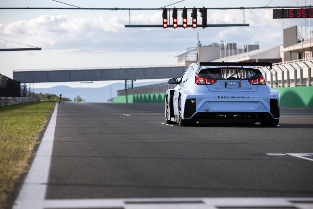#Hyundai Motorsport completes the first on-track testing with their first electric racing project, Veloster N ETCR. The test was successful and will start an extensive development program for its‘s debut in 2020. Learn more: bit.ly/2mx8P9s

#VelosterNETCR #cleanmobility