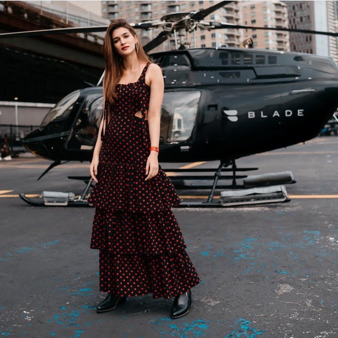 kriti_maniacs_'s tweet photo. Slaying in that polka dot dress @kritisanon 💃💃
#kriti #kritisanon
#Bollywood #BollywoodActress
#MsTaken
#WednesdayWisdom #WednesdayMotivation #WednesdayThoughts #wednesdaymorning #wednesdayvibes https://t.co/fFpSi61JAg