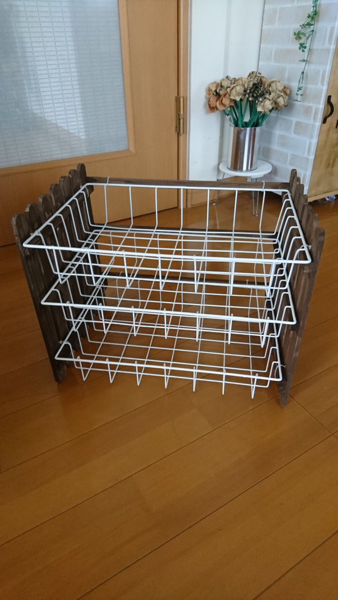Mikasa 100均のかごとすのこ 木切れで簡単なひきだし 作ってみました 処分する時の事を考えて 結束バンドでとめただけだけど ガタツキもなく いいかんじです ホコリよけの布をかぶせて ハンカチでもしまおうかな 100均diy Mikasa 100均のかごとすのこ 木切れで簡単なひきだし 作ってみました 処分する時の事を考えて 結束バンドでとめただけだけど ガタツキもなく いいかんじです ホコリよけの布をかぶせて ハンカチでもしまおうかな 100均diy
