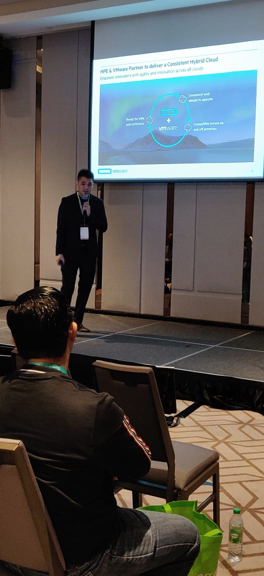 HPE_APAC's tweet image. We live in a hyper-connected 🌎world where everyone and increasingly everything is generating and sharing #data, creating new value and driving a new speed of #business - Alex Yee, Solution Specialist, HPE Malaysia. #HPEDTIS19