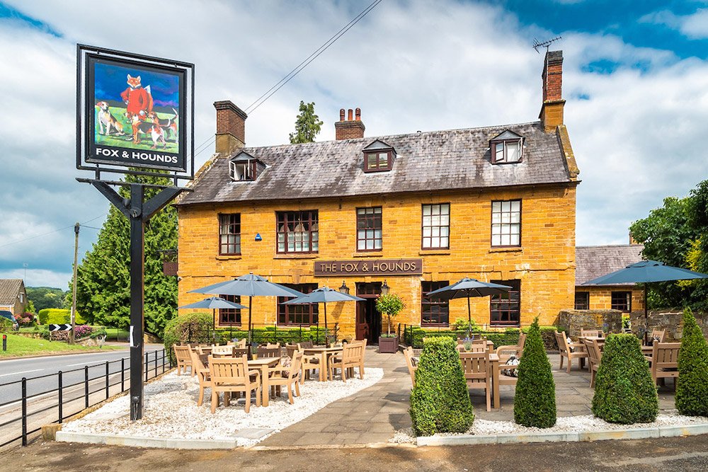 pulsemagazines's tweet photo. Welcoming smiles and an exciting buzz! Pulse's Debbie Murphy went along to @FoxandHoundsLH after it's much-anticipated relaunch. Read the full article on P35 of this month's NN Pulse! https://t.co/z1UWc2wKt6 #pub #food #nnpulse https://t.co/gibQOZEdef