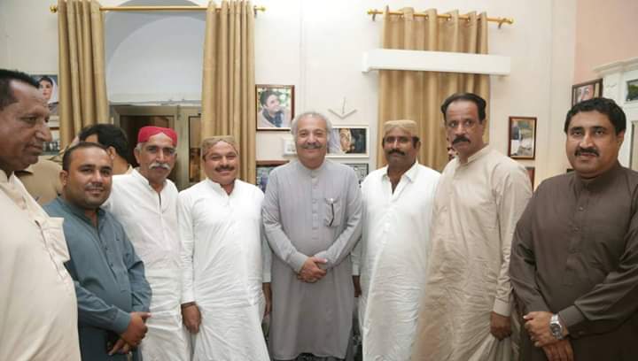 LrkPyo's tweet photo. لاڑکانہ: پی پی پی امیدوار حلقہ پی ایس ۱۱ جمیل احمد سومرو سے یونین کمیٹی ۱۰ لاڑکانو سے تعلق رکھنے والے جی دی اے رہنما رئیس منظور علی مگسی اور معشوق علی سندیلو کی ملاقات

لاڑکانہ: دونوں رہنماؤں نے پاکستان پیپلز پارٹی کے چیئرمین بلاول بھٹو زرداری پر بھرپور اعتماد کا اظہار کییا https://t.co/6YYbSVHU8Z