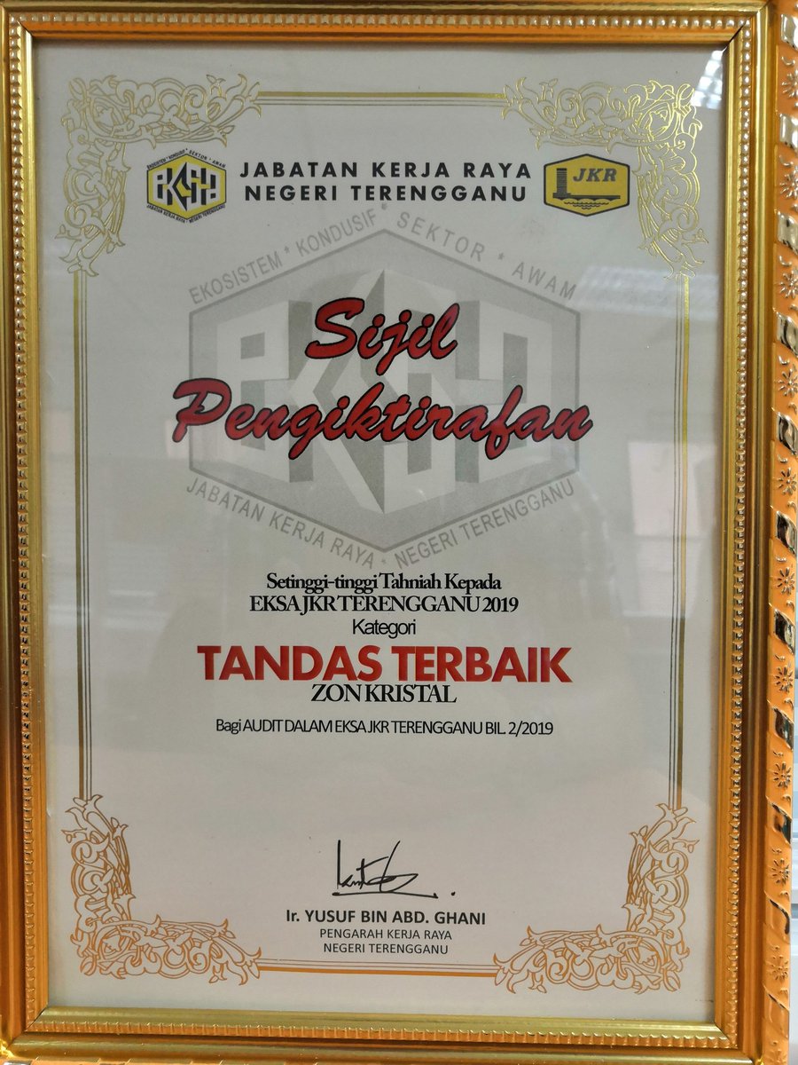 BkubJ's tweet photo. Bahagian Ukur JKR Terengganu menerima 3 anugerah terbaik bagi Audit Dalaman EKSA peringkat jabatan bagi kategori Keselamatan Terbaik, Tandas Terbaik dan Anugerah Cemerlang Khas Audit. Tahniah kepada semua dibawah bimbingan @NaimudinNor.
@yusufghani200, @JKRTerengganu. https://t.co/O0ksIFYXik