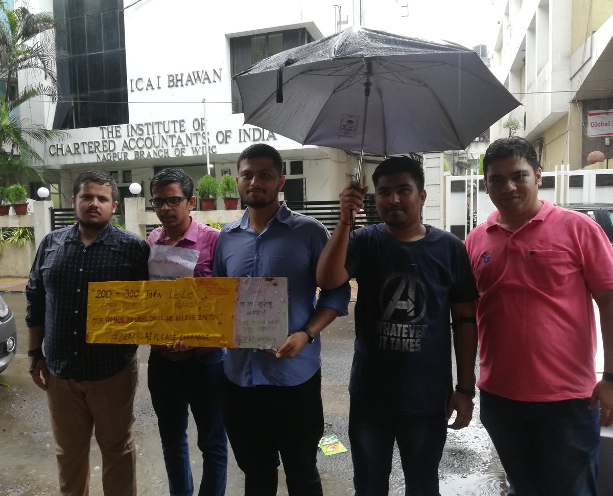 chetanya321's tweet photo. Dear @theicai
Agar mummy ko pata chala ki barish m bhig raha hu to kasam se bahut baddua lagegi🔥
Nagpur students
#dearICAIamend39_4
#dearicaipleasechange
#wewantreforms
@canacofficial
@caparveensharma
@BhanwarBorana https://t.co/zZsQXZ4OEG