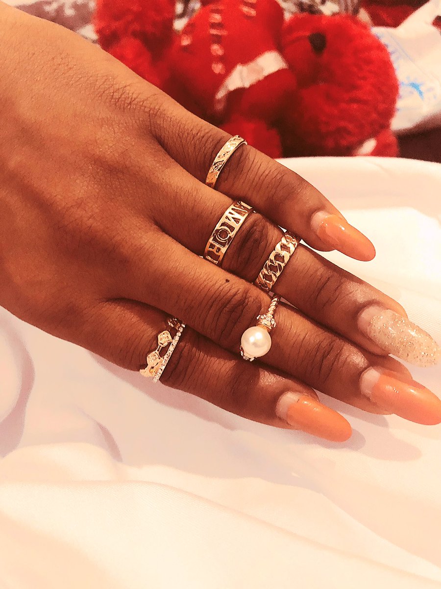 Good morning guys Have got new items in store, please help rt my customer is on ur TL.Set of knuckle ringsPrice: 1400 for each setDelivery to your door step.Pls send a dm to order