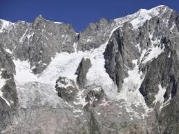 planetski's tweet photo. A #MontBlanc #glacier is at risk of partial collapse. Roads &amp; paths are closed and huts evacuated. https://t.co/D4pqCJncBc #Courmayeur #ClimateChange https://t.co/Xu5h5OLK0g
