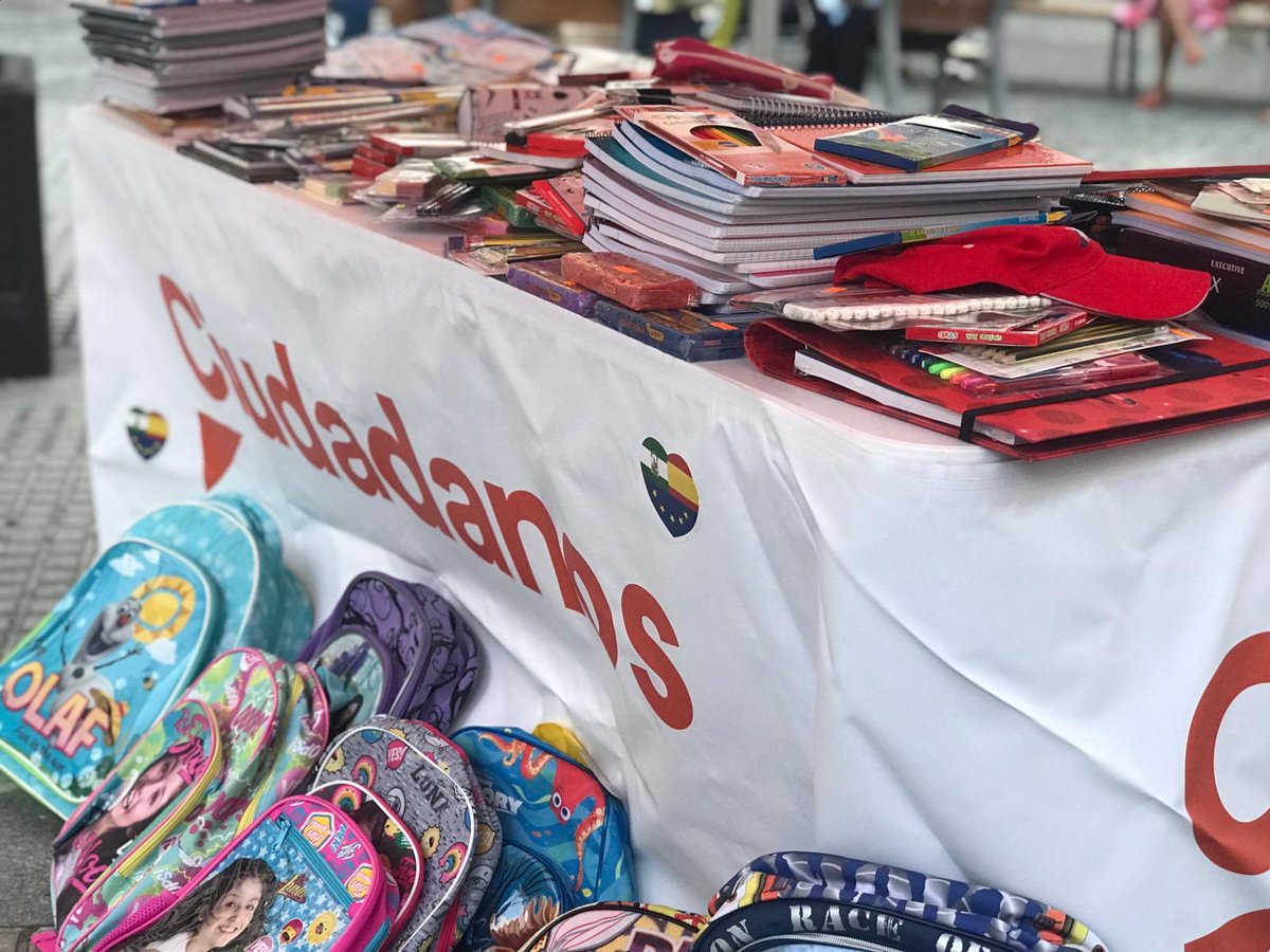 JcsAndalucia's tweet photo. 🙂 Gracias a tod@s por vuestra colaboración en la recogida de material escolar ayer en Cádiz 🧡 https://t.co/kLETh6pBOq