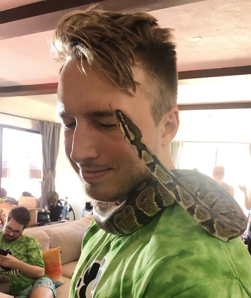 shaynearchive's tweet photo. starting off strong my dudes https://t.co/oWdUFjqPg7