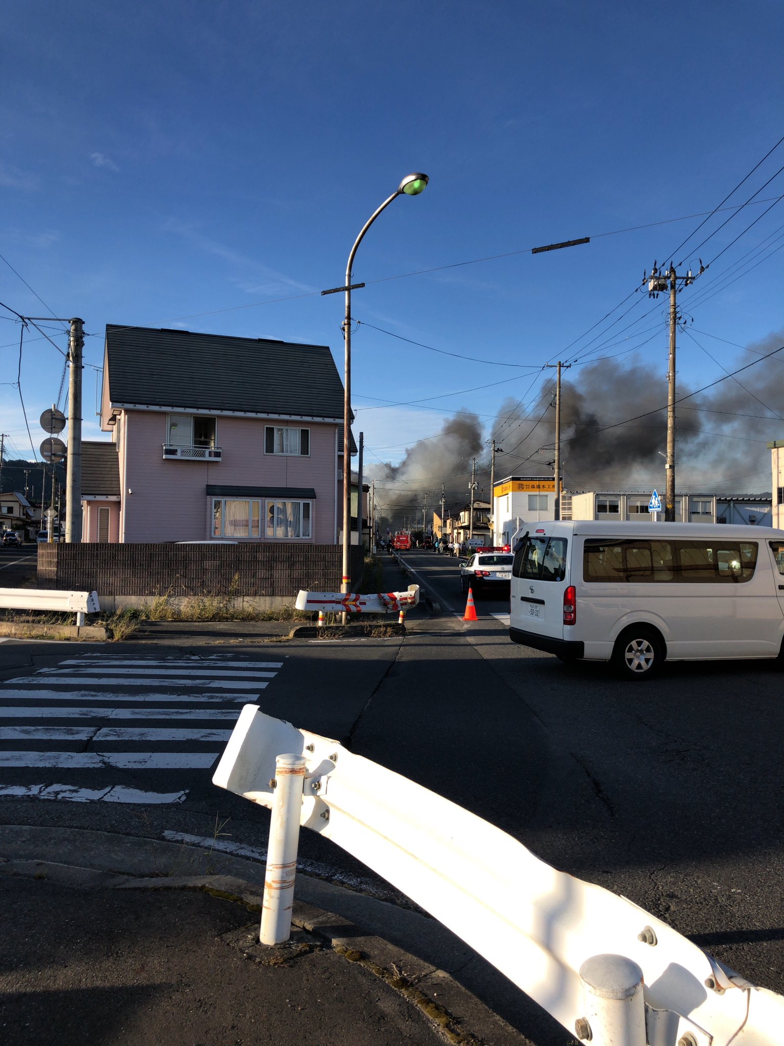 南陽市宮内で火事が起きている現場の画像