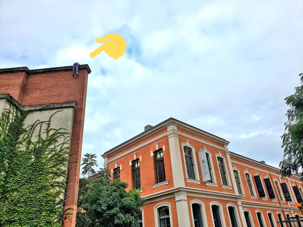 QuaiDesSavoirs's tweet photo. Une drôle de surprise au #QuaidesSavoirs ce matin avec la découverte d'un nouveau voisin un peu particulier ... une sculpture de Mark Jenkins dans le cadre de la Biennale des #culturesurbaines #RoseBéton ! https://t.co/ZG1zLYBehY
