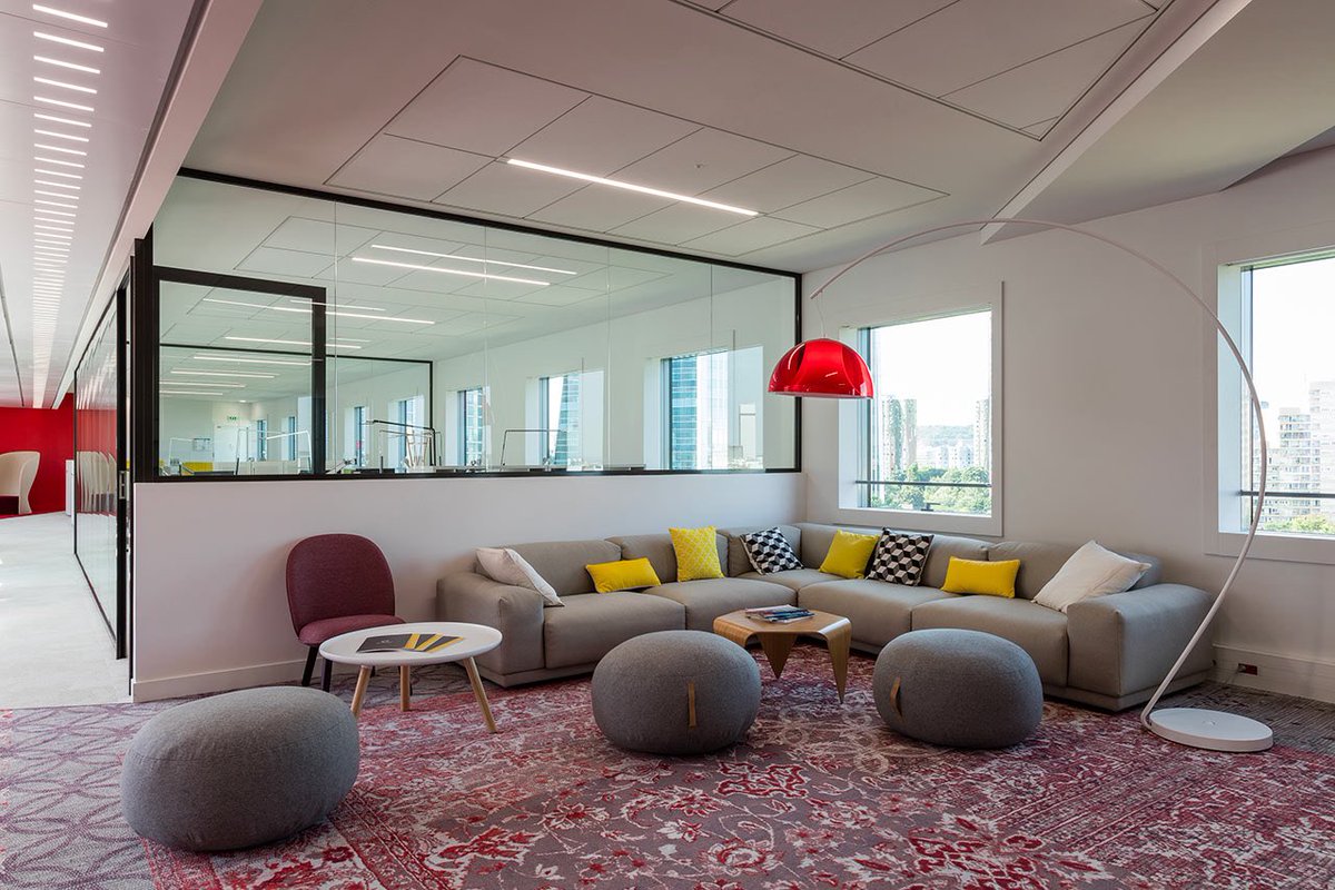 ArtdeskGroup's tweet image. Cette semaine, retour sur les 600 m2 de bureaux de @urw_group à Nanterre.
Plus d’informations 👉 artdeskgroup.com/projets/unibai…
#DesignGlobal #DesignbyArtdesk #Workplace #bureaux #tertiaire #immobilier #commerce #retail