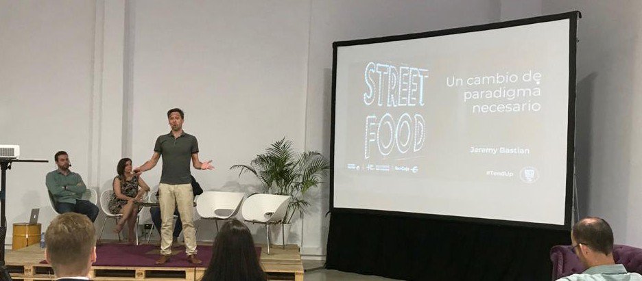CanodromBCN's tweet photo. Avui dos de les nostres empreses residents han presentat els seus interessants projectes al #TendUP de @EcosistemaMas, organitzat per @ibercaja al Valkiria Hub, després d'haver estat seleccionades entre les millors startups de Barcelona: @cerqana i @RedTrucks3. Enhorabona! https://t.co/Tds6XhHuiO